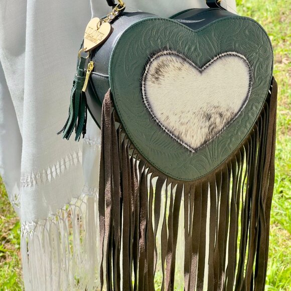 Love at First Sight? This Handmade Heart-Shaped Leather Purse is Your New Obsess - Picture 1 of 3
